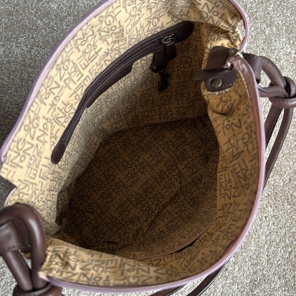 Ellington Light Warm Beige Leather Handbag - Picture 6 of 11